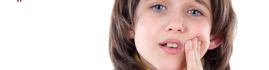 girl with sore mouth